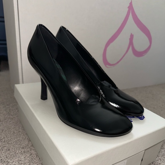 Burberry Glossy Black Heels - Picture 1 of 5